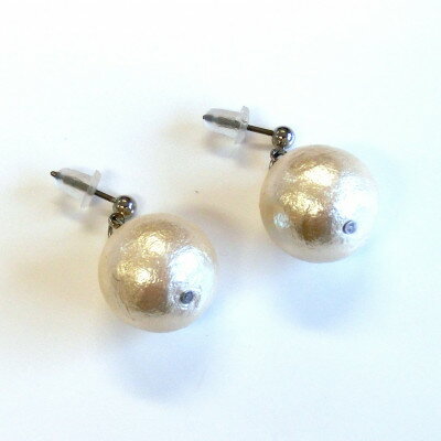 【ふるさと納税】コットンパールピアス(14mm・アイボリー)【1518157】