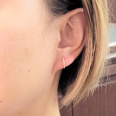 ふるさと納税 松山市 K18 0.10ct ハーフエタニティ フープ ダイヤ ピアス |  | 01
