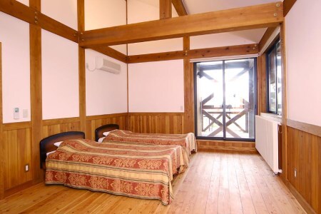 ＜やくらい高原リゾート＞1棟貸し切り！宮城県加美町やくらいコテージご宿泊券 (6人用1泊) 旅行 観光 宿泊券 旅行券 / 加美町振興公社 / 宮城県 加美町 44580477