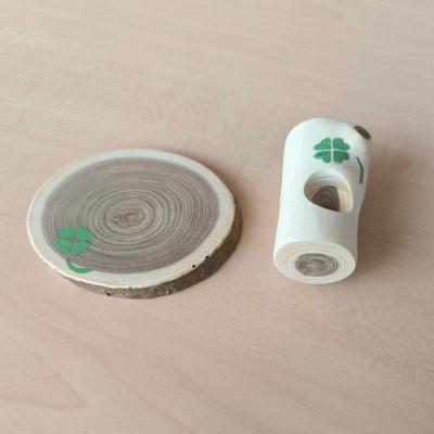 ふるさと納税 羽後町 木製 エンジュのやすらぎアロマウッド台座付き 四つ葉のクローバー入り[No.5325-0560] |  | 01