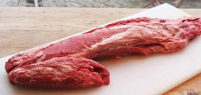 
            【大田原 前田牧場直送 赤身牛】ヒレまるごと1本（4kg前後） | ブランド牛 牛肉 フィレ ステーキ ヒレ 産地直送 産直
          