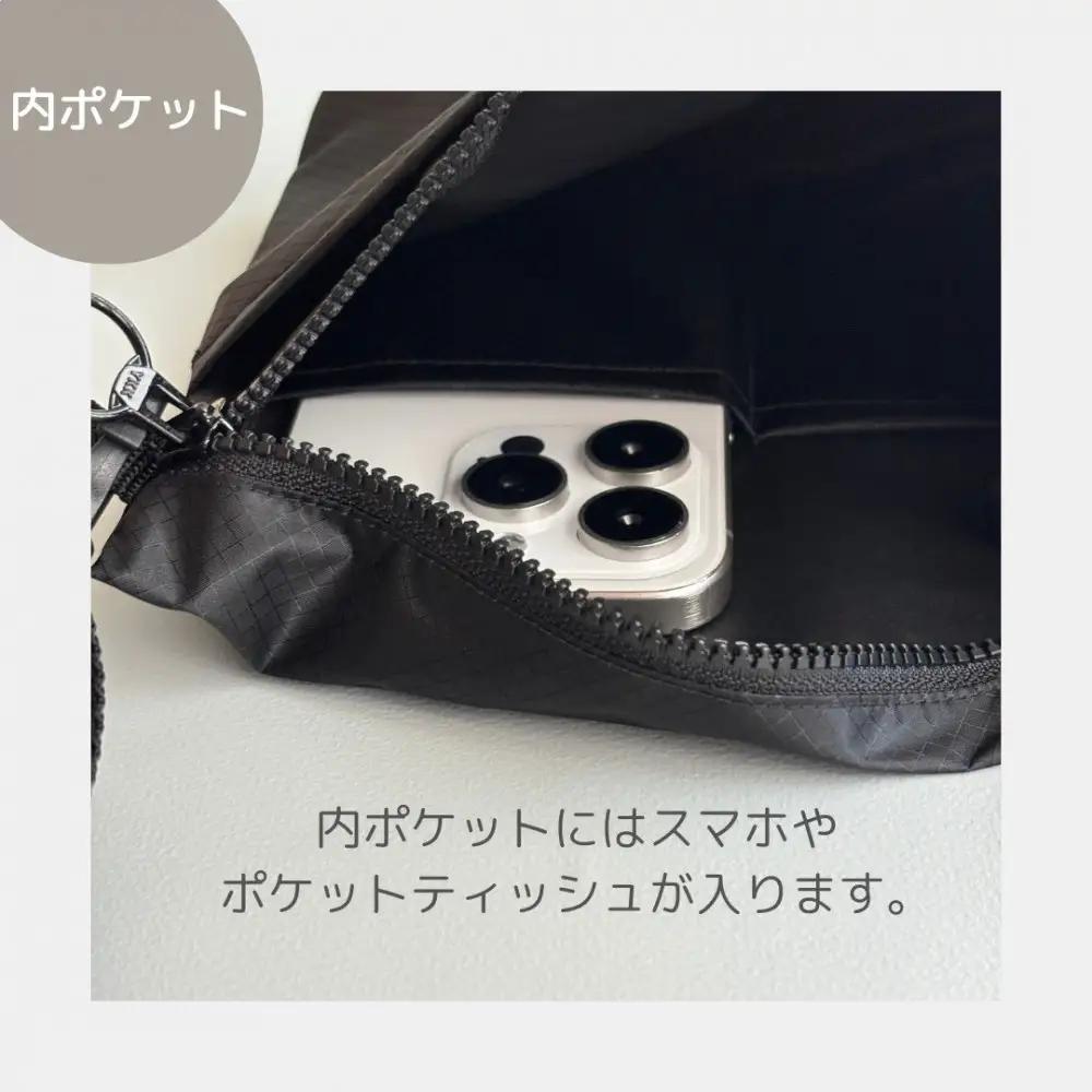 【黒】雨の日にも！ポケット付き軽量ナイロンショルダーバッグ　サコッシュ　撥水ポシェット