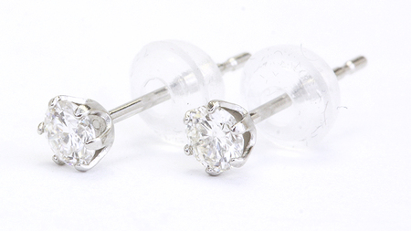 ダイヤモンド スタッド ピアス 合計 0.20ct（ハート＆キューピッドカット）[AH116sa]