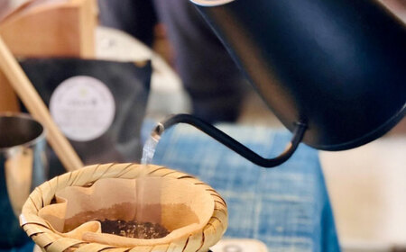 コーヒー 【全12回定期便】自家焙煎  コーヒー豆 100g 選べる豆/粉 [AIBY001]