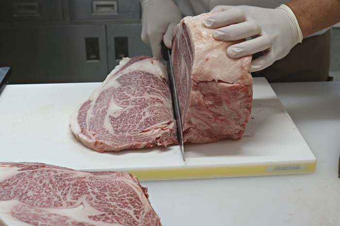 チルド 宇陀里牛 ロース 厚切り ２枚 約1kg ／ ふるさと納税 ふるさと 牛肉 リブロース ステーキ キャンプ バーベキュー BBQ 贈答 奈良県 宇陀市 光福久屋