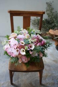 フラワーアレンジメントMサイズ 花 花束 ブーケ アレンジ プレゼント 贈り物 花のある生活ドライフラワー 生花 お祝い 記念日　株式会社KACHA 30-096