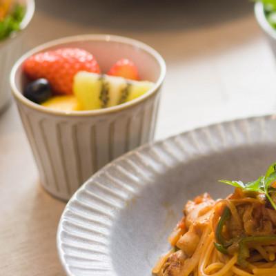 ふるさと納税 瑞浪市 【美濃焼/みずなみ焼】くすみグレーしのぎマルチトレー&ブルーグレーマルチカップ各2個セット 山喜製陶 |  | 03