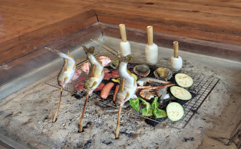 体験型民泊2名 Mコース宿泊券 ドラム缶風呂＆囲炉裏バーベキュー 民泊 薪割り 体験 自然 バーベキュー 露天風呂 愛知県 日進市