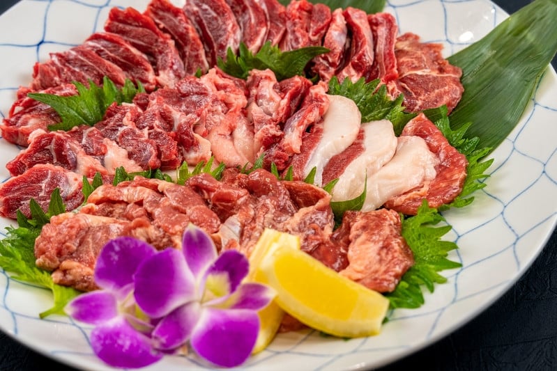 【桜屋】熊本と畜 馬肉 焼肉用 500g カット済 焼くだけ簡単