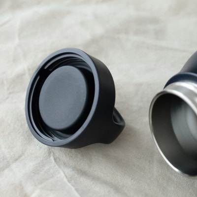 知床トコさん ウォーター タンブラー ネイビー 550ml×1本 蓋付き 軽量【KINTO】【配送不可地域：離島・沖縄県】