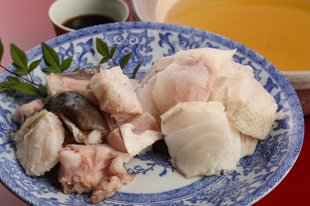 【AB611】【長崎産天然クエ】冷凍クエ鍋用2〜3人前（身300g、アラ200g）