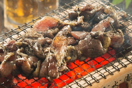 045-07 本格的な味をご家庭で!味なとりレア炭火焼8パック