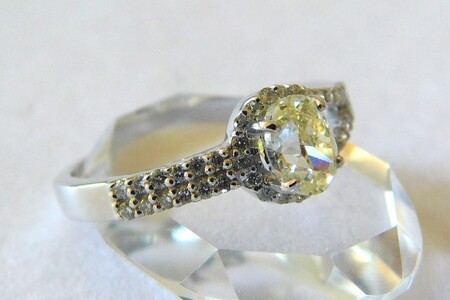 【ふるなび限定】【一点もの】Pt950　ベリーライトイエローダイヤ（0.700ct）リング　M24　K06156-H　FN-Limited-SP