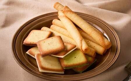 【シャトレーゼ】 ラングドシャアソートメント 38個 ラングドシャロール 20個 ラングドシャサンド（ホワイト／ミルク／抹茶） 計18個（各6個）  