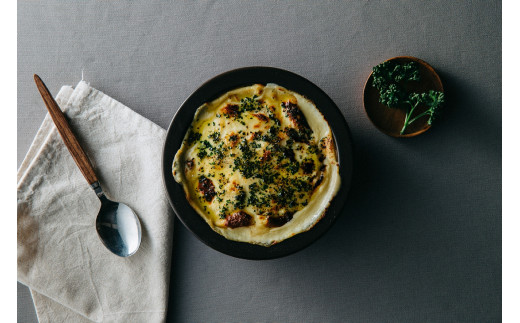 PETARI Shallow Pot 18cm Jet Black（ブラック）G.M.P 【 グッドデザイン賞受賞 陶器製 万能調理土鍋 鍋 土鍋 平鍋 浅鍋 電子レンジ可 キッチン雑貨 新生活 ギフ