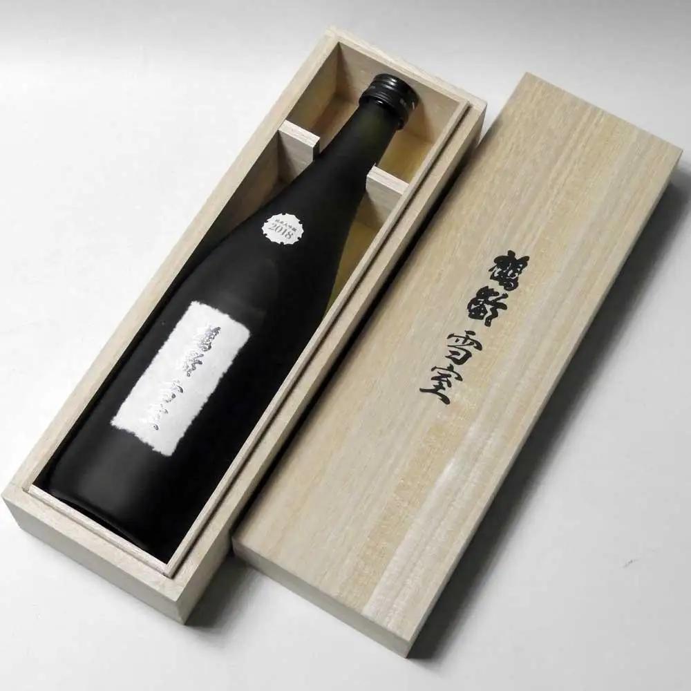 日本酒 鶴齢 純米大吟醸 雪室ヴィンテージ 2018 720ml 限定品【鶴齢 純米大吟醸 四合瓶 1本 日本酒 720ml 青木酒造 新潟 地酒 厳選 晩酌 熱燗 お酒 酒 さけ お中元 お歳暮 贈