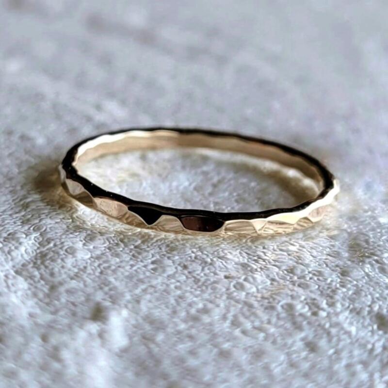 【ふるさと納税】 アクセサリー K14GF 槌目リング 2ミリ幅 選べるサイズ 指輪 アクセサリー ジュエリー K14 ゴールドフィルド リング レディース メンズ ペア シンプル 一点もの 華奢リング ピンキーリング ペアリング かわいい 10000円 FABBRICA OSAWA 神奈川 湘南 藤沢