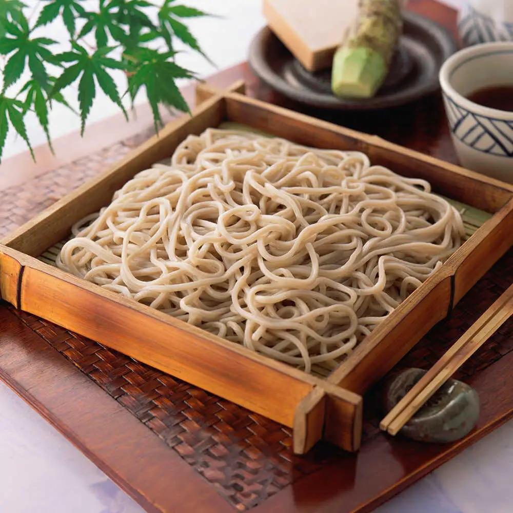 【希少！強いコシ】手延べ そば 600g(200ｇ×3袋)　あごだし10ｇ×3袋 / つゆ付き 蕎麦 ソバ そば 乾麺 麺 / 南島原市 / 野村屋[SCS017]