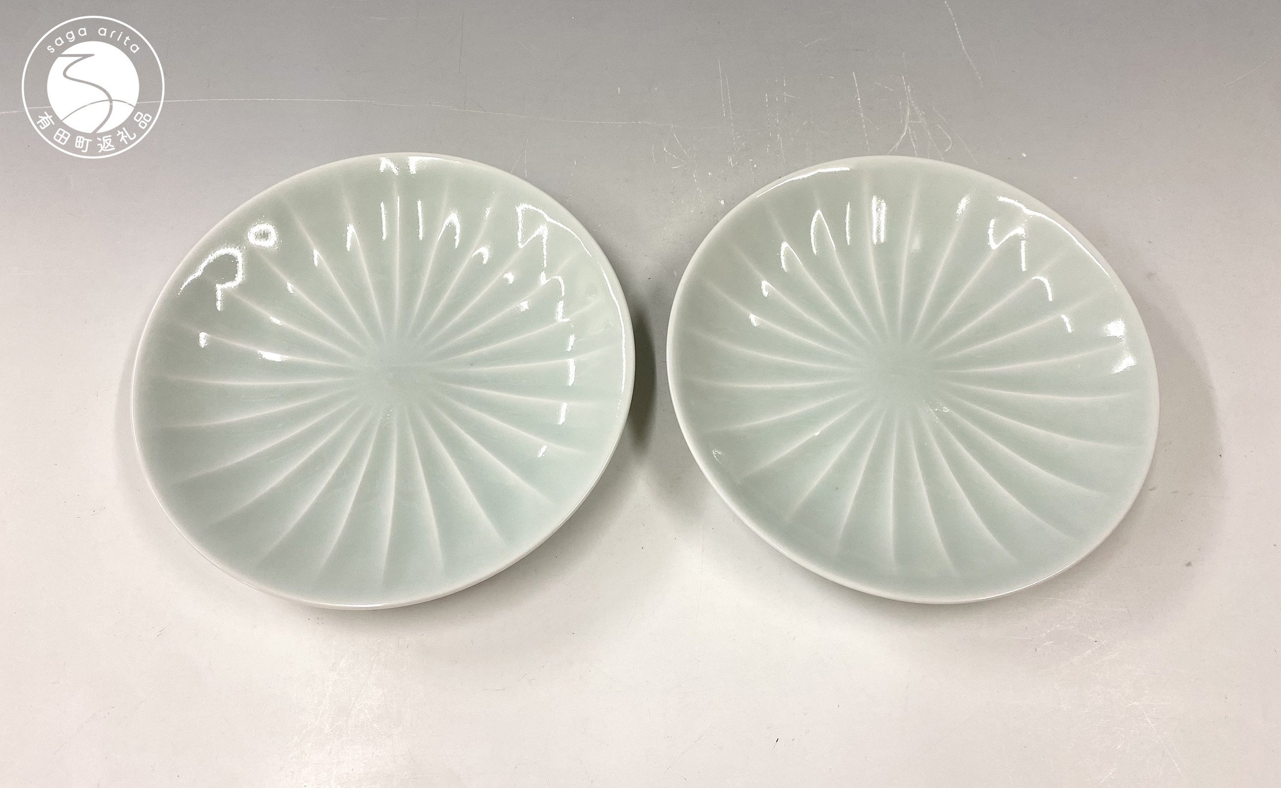 
            有田焼 青白磁稜線皿（ペア）【中仙窯・中尾純作】食器 器 うつわ 皿 メインディッシュ 青白磁 伝統工芸 作家 ペア シンプル A50-255
          