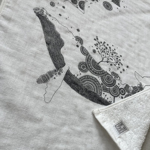 かめいち堂 やわらかハンドタオル クジラ 綿100％ ガーゼタオル ハンドタオル タオル フェイスタオル 泉州タオル ふわふわ 薄手 泉州 動物 生き物 雑貨 おしゃれ かわいい ギフト プレゼント 