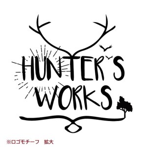  鹿革と真鍮のキーホルダー【赤】（ブランドロゴ入り）【R00172】
