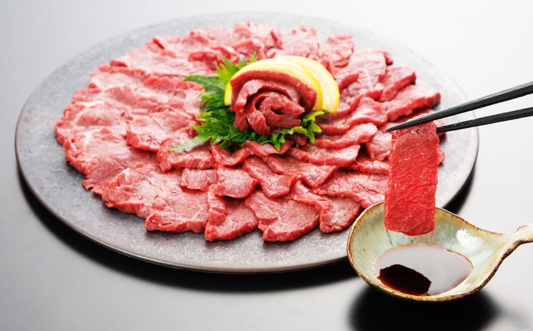 
            【桜屋】 上赤身馬刺し300g （専用醤油付き 150ml×1本） 馬肉 お肉 馬刺 
          