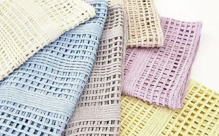 差し込み ショートマフラー ストライプ柄 ( ベージュ ) シルク100％ コード刺繍 レディース 日本製 | おしゃれ シンプル マフラー プレゼント ギフト 新潟県 五泉市 有限会社田中刺繍