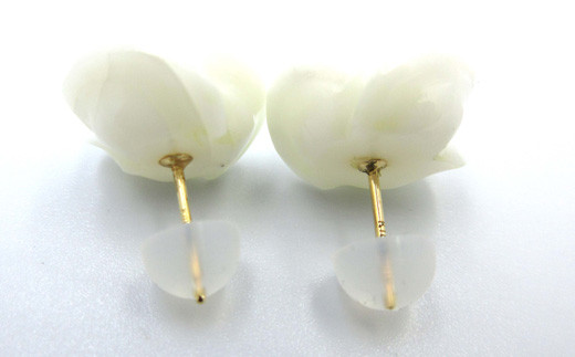 珊瑚 ピアス K18 アクセサリー ゴールド バラ 薔薇 ギフト 贈答 プレゼント 装飾 イベント  ミス珊瑚 バラ 白 約14mm K18 ピアス （fpi-165）高知県 宿毛市