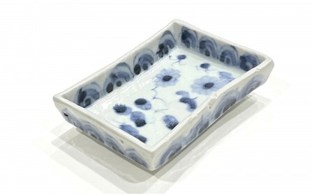 A20-429 有田焼 工房禅 横田翔太郎 染付 青海波 足付角皿 初期伊万里 24to3 西富陶磁器