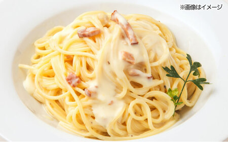 【全3回定期便】秒でプラスもう一品！ブランドポーク『オズの箱入り娘』使用！厚切りベーコンスライス（七味入り）×10ケ 合計1200g 豚肉 切り落としベーコン 愛媛県大洲市/株式会社オズメッセ[AGA