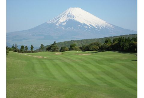 芦の湖カントリークラブ土日祝日ゴルフ利用券【３名】