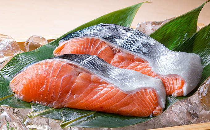 北隆丸 新巻めじか鮭〈姿〉約1.6kg・いくら醤油漬け200gセッ