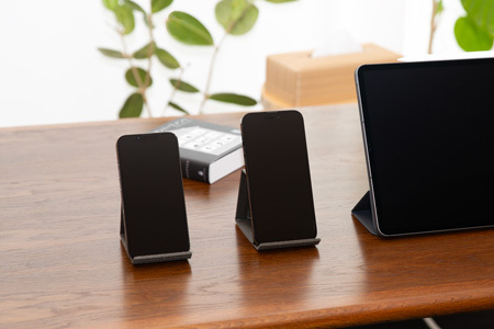 和紙のスマホスタンド iPhone 16 Pro 対応 スマホスタンド チャコールグレー 岩手県奥州市産 バンドシー Bandc for iPhone 16, 15, 14, 13, 12, 11, 