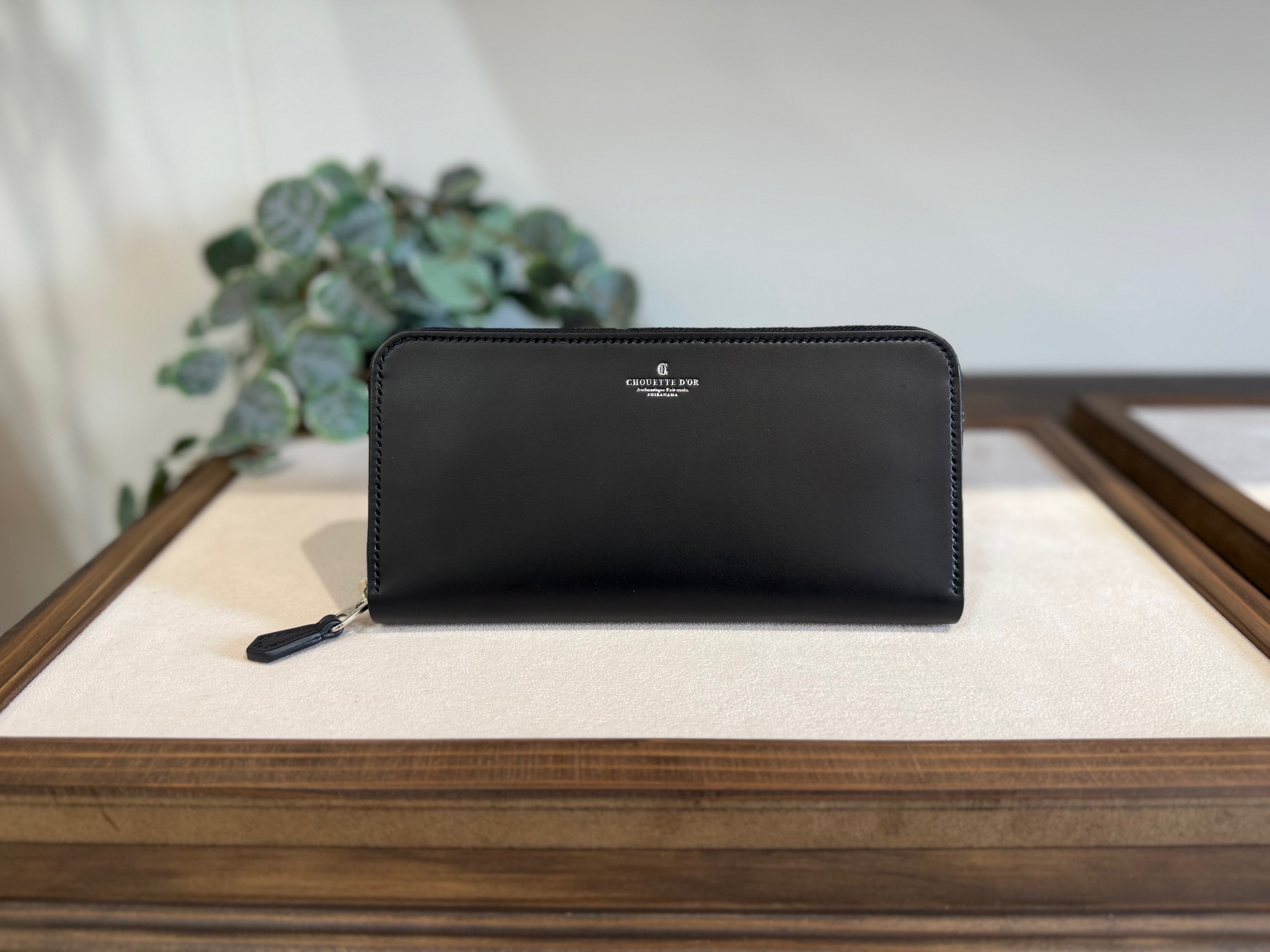 革職人が作った牛革ラウンドファスナー長財布［BLK］ 304018_AX26VC02