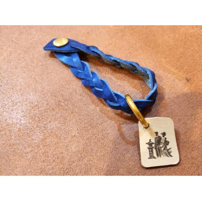 ふるさと納税 松江市 鞄のループキーホルダー×小泉八雲チャーム(小泉八雲夫婦横姿)青(松江市)