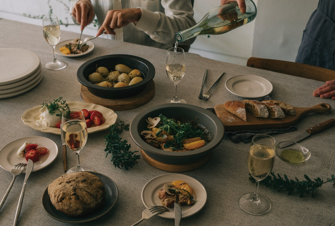 PETARI ShallowPot 24cm　Igneous Rock（ベージュ）G.M.P 【 グッドデザイン賞受賞 陶器製 万能調理土鍋 鍋 土鍋 平鍋 浅鍋 電子レンジ可 キッチン雑貨 新生活 