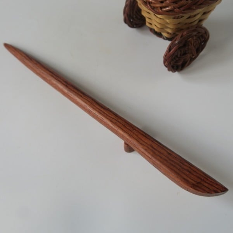 木製かんざし　リーフ型　標準サイズ 選べる 素材 紫檀 黒檀 タガヤサン チャクテビガ ローズウッド 木製 かんざし 緩みにくい 塗装不使用 固定型 飾り用 経年変化 耐久性 髪飾り 和風アクセサリー