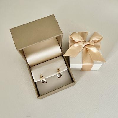 ふるさと納税 甲府市 【ジュエリー】K10 イエローゴールド 地金 3連 輪 ピアス 保証書付 SE-1722 |  | 03