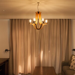 木のシャンデリア マホガニー LED電球付き｜照明 ランプ インテリア 家具 工芸品 栃木県 塩谷町