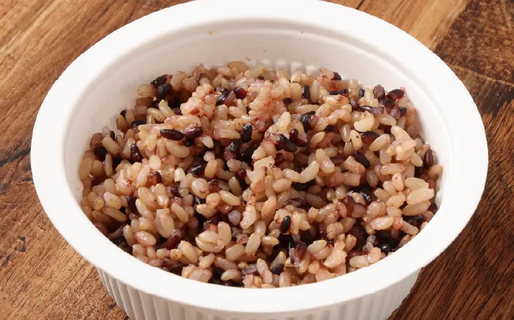 【令和7年産米】【お手軽玄米】くろまい＆げんまい パックご飯 150g×12個入り（特別栽培コシヒカリを使用） 1039005 ｜ 玄米 黒米 アントシアニン 健康志向 便利 簡単