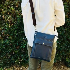 日本製 ショルダーバッグ ネイビー （チャガマ） 牛革 ﾊﾞｯｸﾞ ﾊﾞｯｸﾞ ﾊﾞｯｸﾞ ﾊﾞｯｸﾞ ﾊﾞｯｸﾞ 鞄 鞄 鞄 鞄 鞄