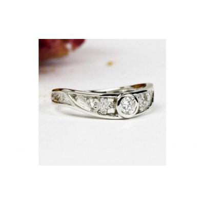 ふるさと納税 桜川市 桜の透かしのダイヤモンド0.30ctリング(リングサイズ#15) |  | 01