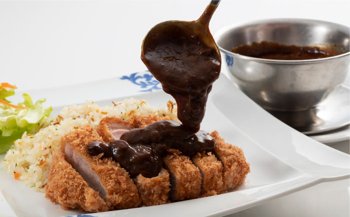【箱のままレンジで簡単！】半世紀以上続く名店の味「アムールレトルトカリー」30箱入り / 佐賀県 / 山代ガス株式会社 旬菜舎さと山 [41AABM046]