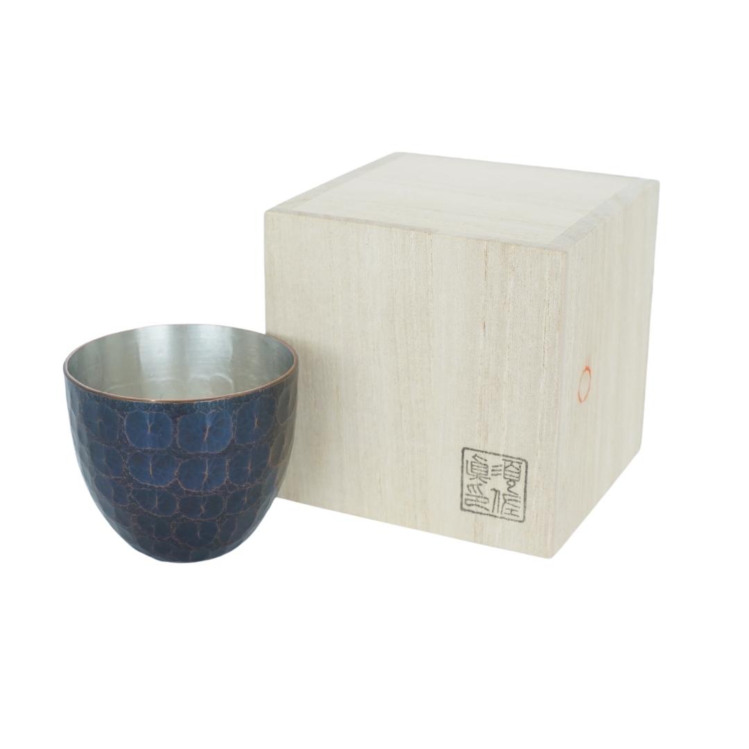 【ふるさと納税】鎚起銅器 ぐい呑 クロコ・侘青(わびあお) 100cc 100ml 鎚起銅器 燕三条製 伝統工芸 日本工芸 金工 伝統着色 一点物 職人手作り プレゼント ギフト お祝い 敬老【111S003】