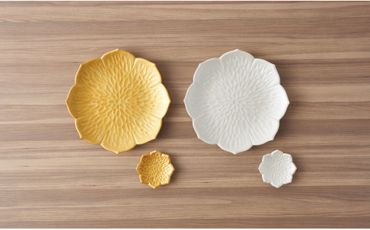 有田焼 flower plate 桔梗/金銀彩（銘々皿・豆皿 計4ヶセット）深海三龍堂 和食器 食器 うつわ 器 おしゃれ プレート4枚セット プレート お皿 プレート 取り皿 ケーキ皿 パン皿 金 銀 白 ハレの器 豆皿 小皿 30000円 3万円 ay017