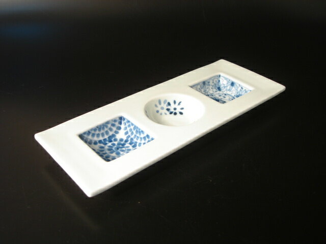 【ふるさと納税】有田焼 ちょっとのせ有田焼 三品盛 染付 手描き【松華堂】和食器 食器 うつわ 器 盛皿 小皿 3品盛 長皿 前菜 おつまみ皿 お正月 ちょっとのせ食器からくさ 唐草 A14-154