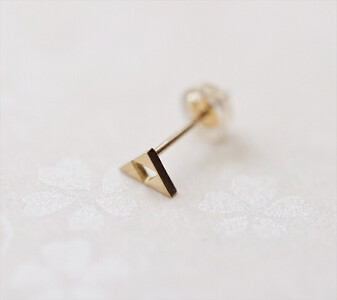 小田原北條　三つ鱗ピアス（スタッド小片方）【 ジュエリー アクセサリー 神奈川県 小田原市 アクセサリー】