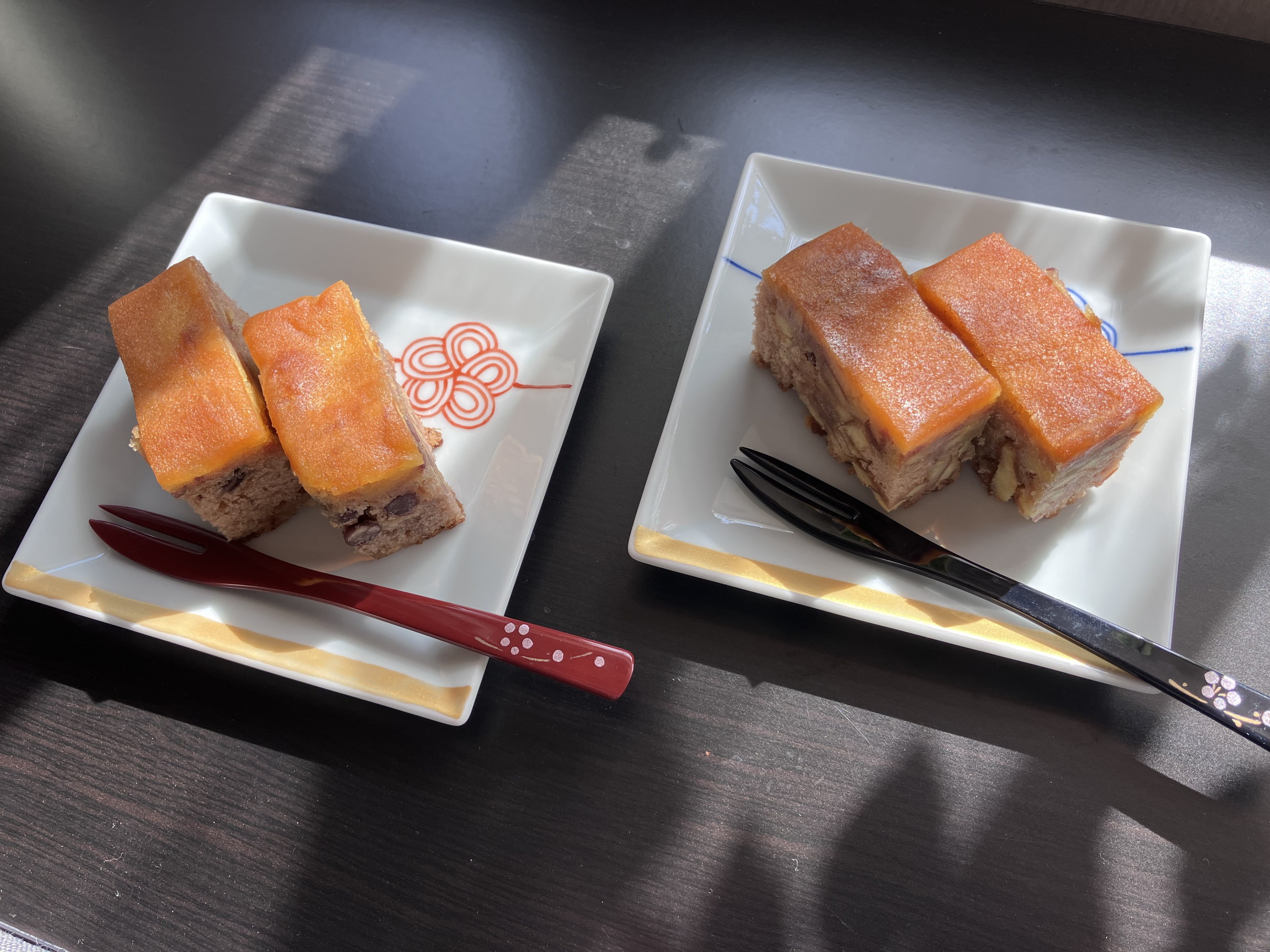 伊万里焼 梅水引5寸角皿（青・赤）セット H1073_イメージ2