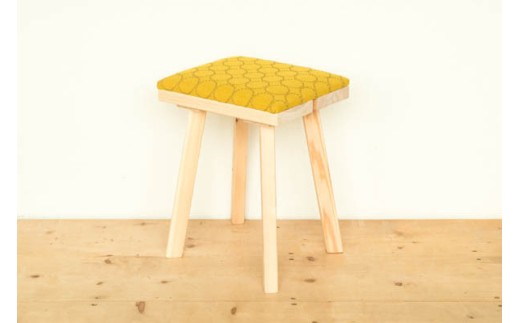 北欧家具talo　オリジナルフィンランド製スツール（イエロー）  １脚 (サイズ：幅 35.5cm　奥行 29.5cm　高さ 45.5cm) / 秦野 神奈川 北欧家具 家具 椅子 スツール オリジナル タンバリン柄　088-04