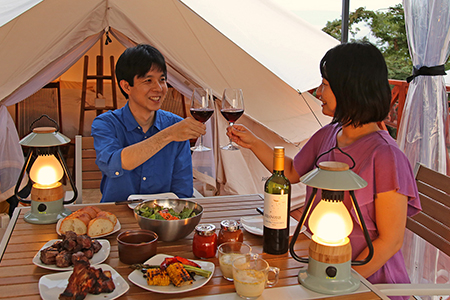 【ふるなびWEEK対象】マザー牧場 グランピング THE FARM　１泊２食（BBQ・朝食）付 ペア宿泊券
